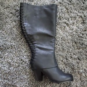 Torrid Knee High Lace Up Back Boots 9 Extra Wide